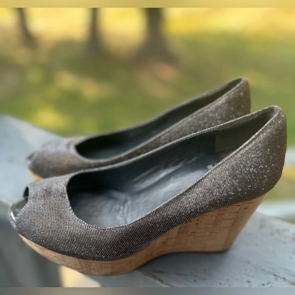 STUART WEITZMAN Metallic Sparkle Silver Gold Cork Wedge Platform Peep Toe Leathe - Picture 2 of 14